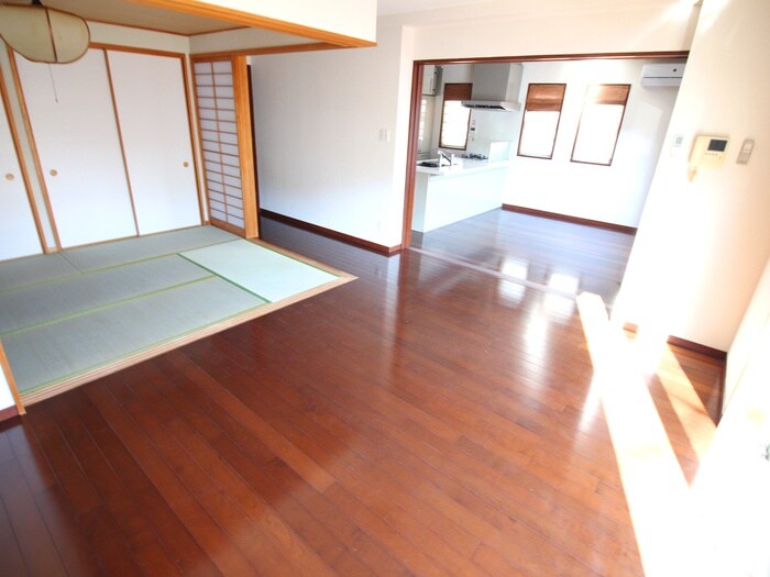 物件内観写真8　(室内からの展望)