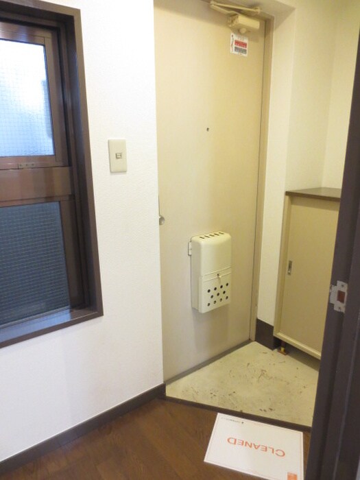 物件内観写真12　(玄関)