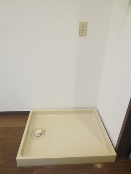 物件内観写真14　(洗濯機置場)