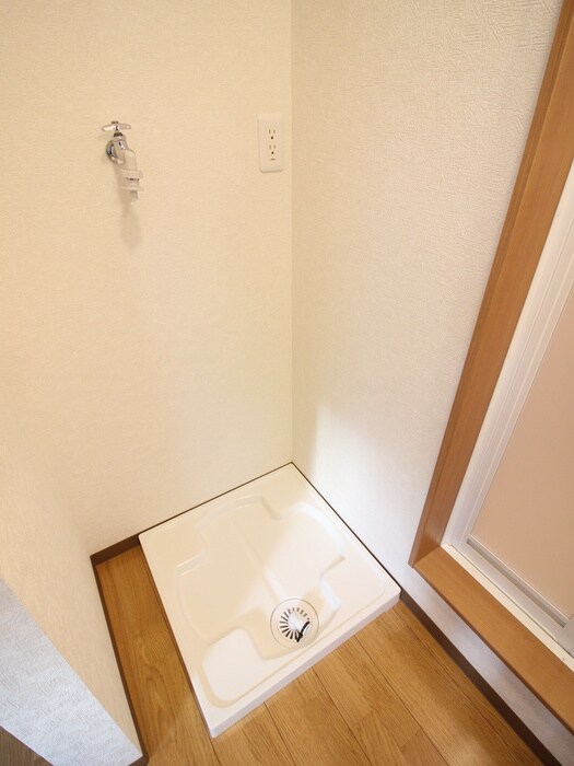 物件内観写真13　(洗濯機置場)