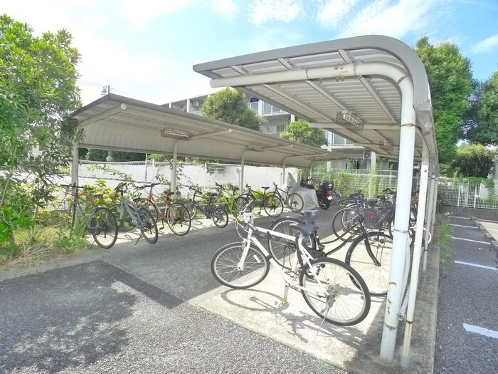 物件外観写真6　(駐輪場)