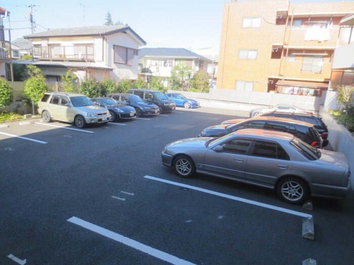 物件外観写真6　(駐車場)