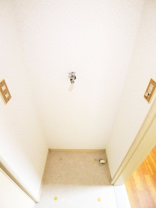 物件内観写真12　(洗濯機置場)