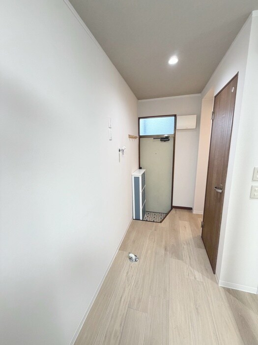 物件内観写真16　(廊下)