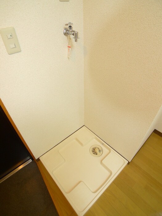 物件内観写真8　(洗濯機置場)