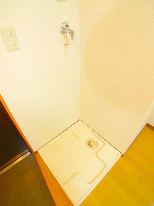 物件内観写真8　(洗濯機置場)