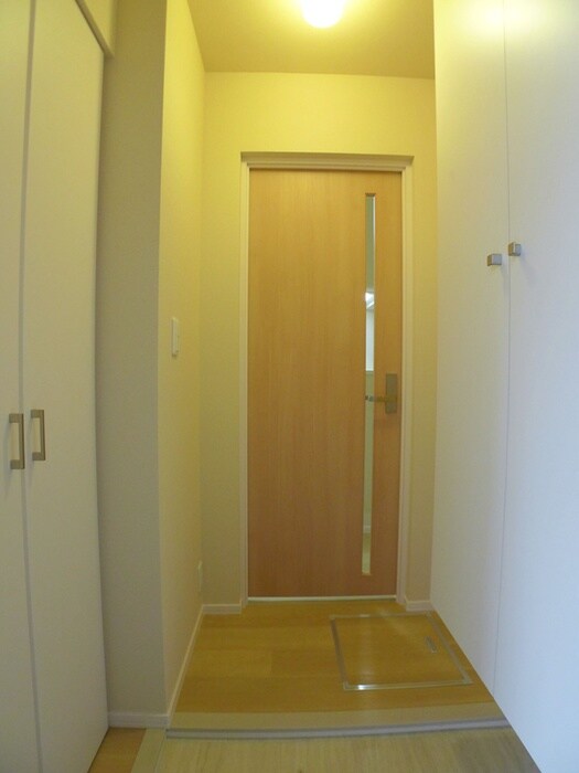 物件内観写真10　(玄関)