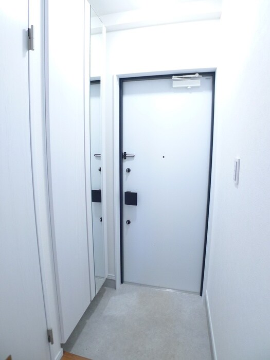 物件内観写真16　(玄関)