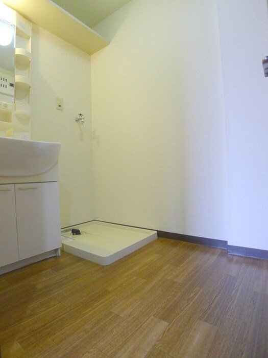 物件内観写真11　(洗濯機置場)