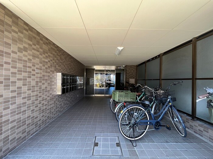 物件外観写真4　(駐輪場)