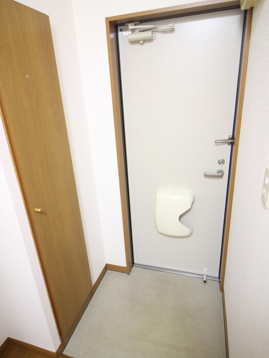 物件内観写真6　(玄関)