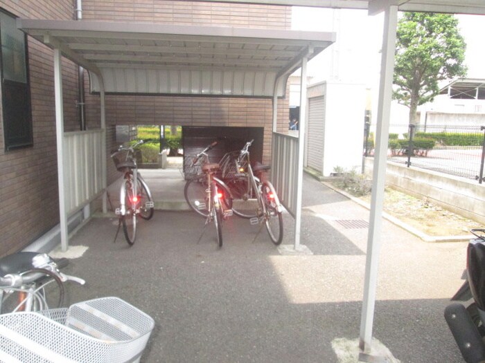 物件外観写真4　(駐輪場)
