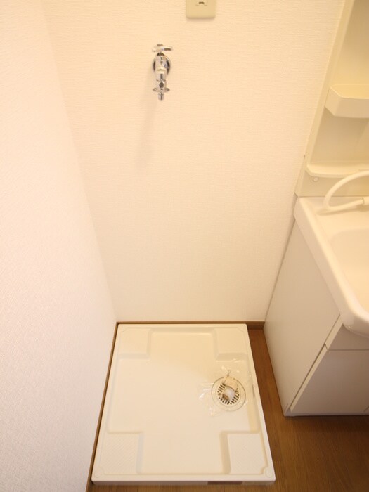 物件内観写真16　(洗濯機置場)