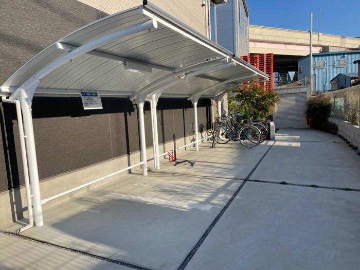 物件外観写真4　(駐輪場)