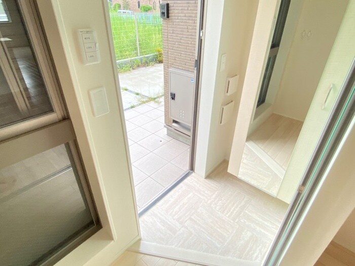 物件内観写真17　(玄関)