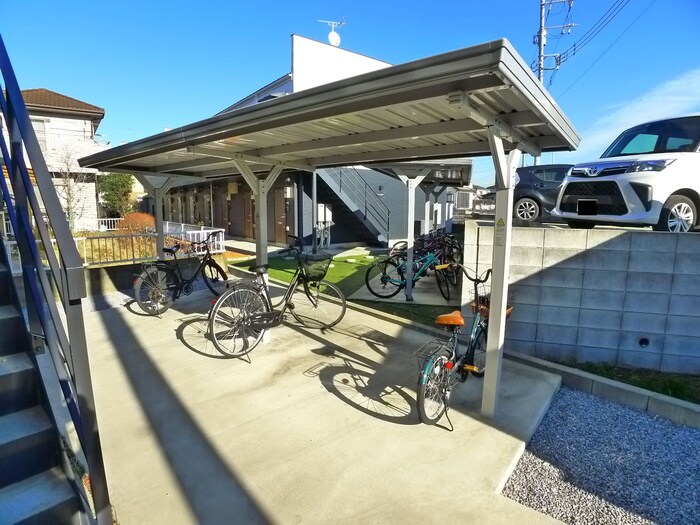 物件外観写真4　(駐輪場)