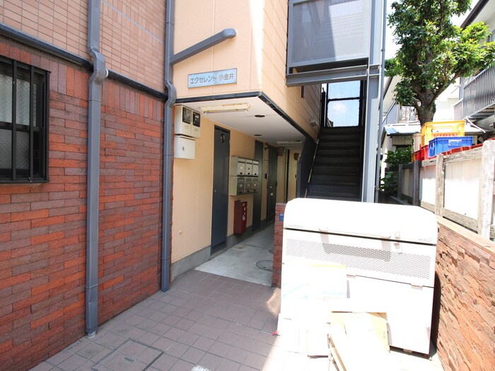 物件外観写真4　(エントランス部分)