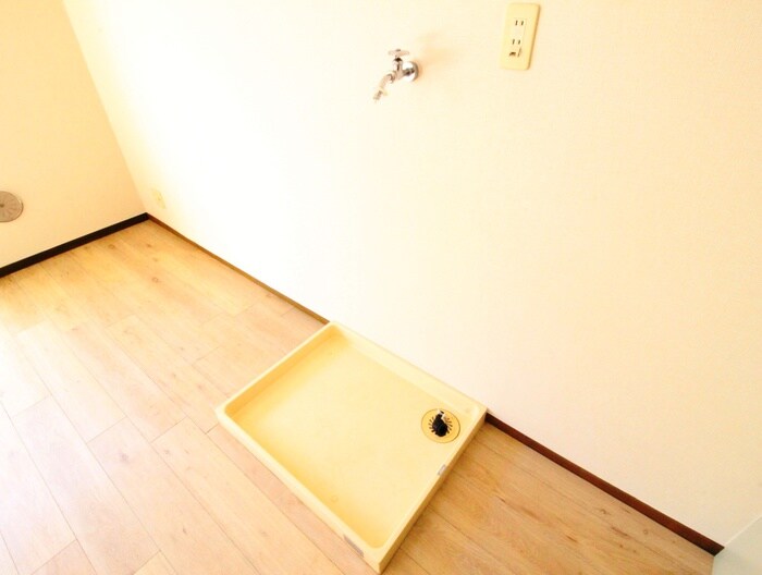 物件内観写真10　(洗濯機置場)