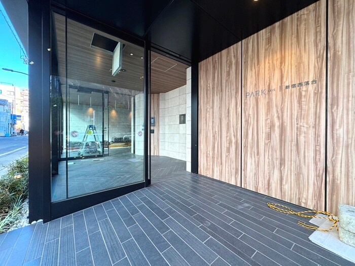 物件外観写真4　(エントランス部分)