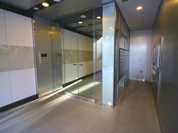 物件外観写真3　(エントランス部分)