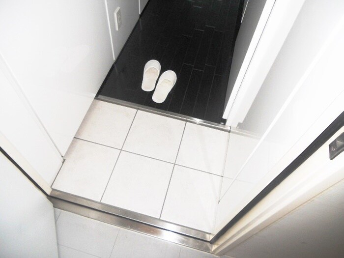 物件内観写真12　(玄関)