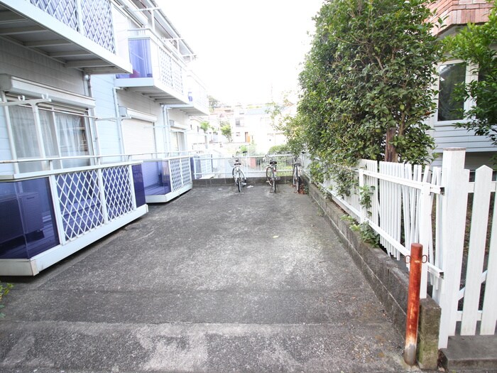 物件外観写真4　(駐輪場)