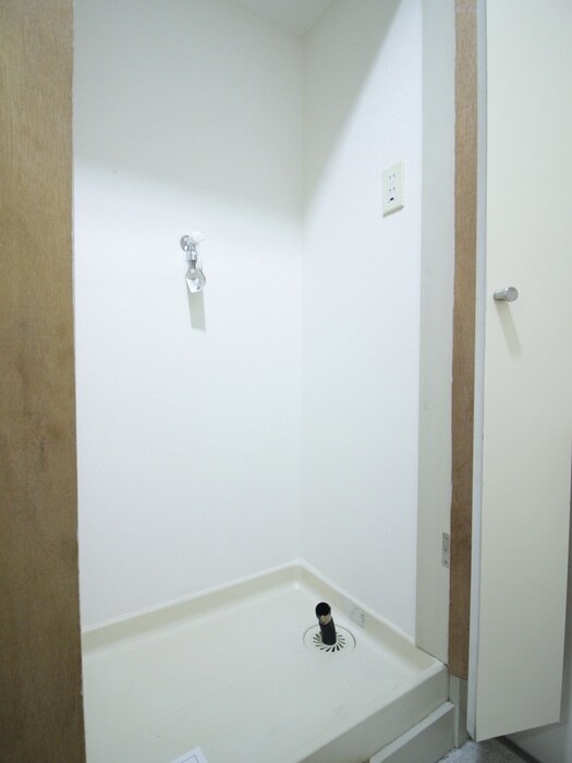 物件内観写真15　(洗濯機置場)