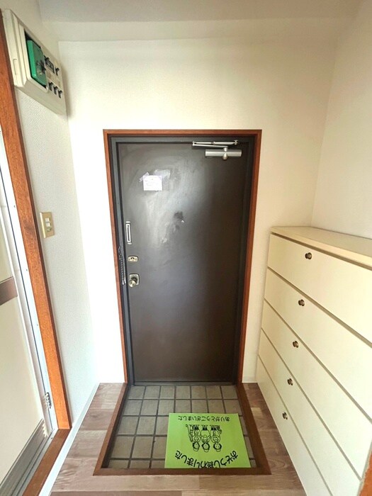 物件内観写真7　(玄関)