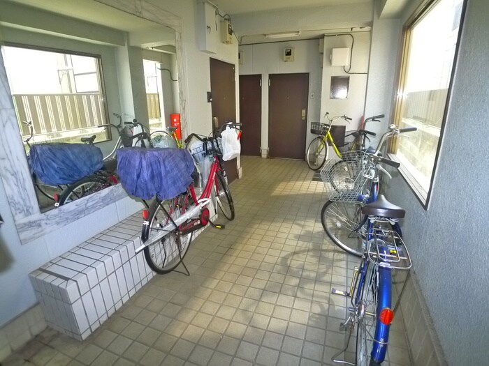 物件外観写真5　(駐輪場)