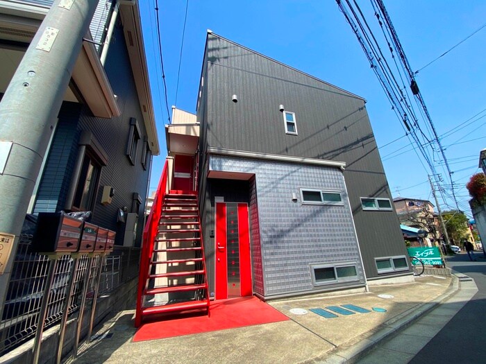 物件外観写真2　(エントランス部分)