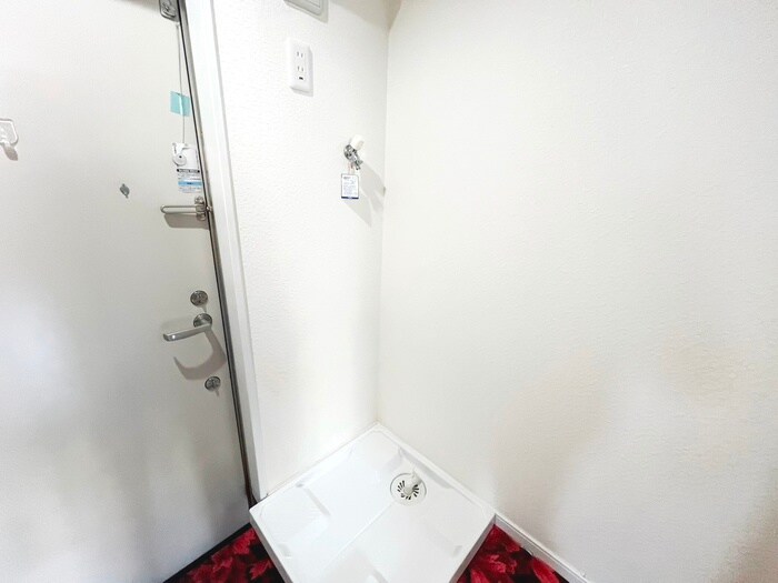 物件内観写真16　(洗濯機置場)