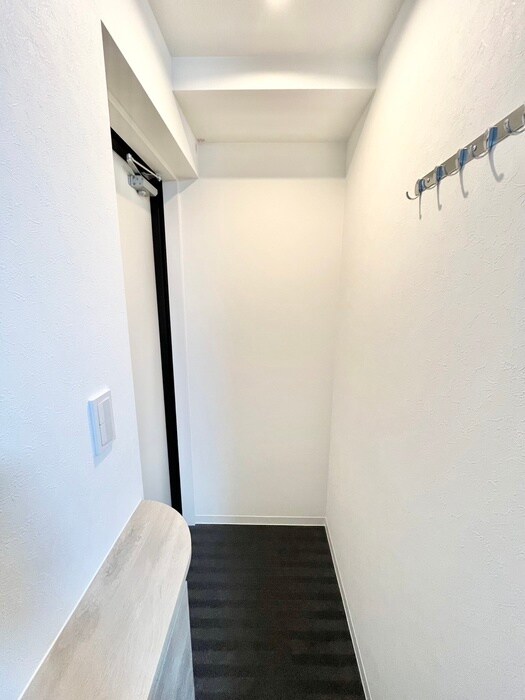 物件内観写真16　(玄関)