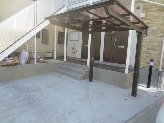 物件外観写真3　(駐輪場)