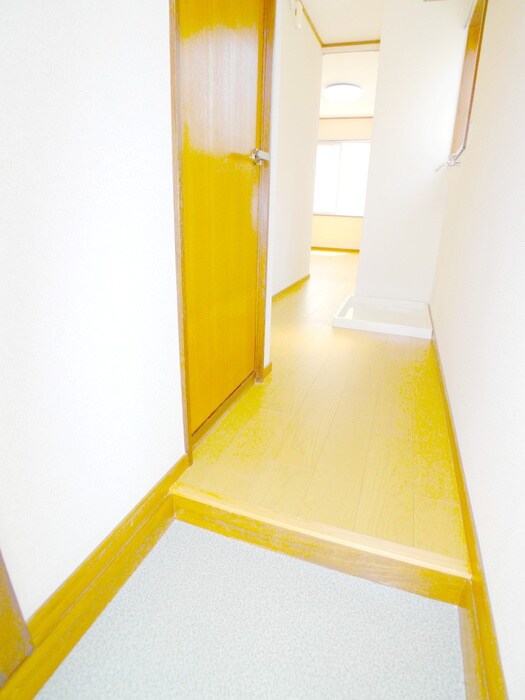 物件内観写真12　(玄関)