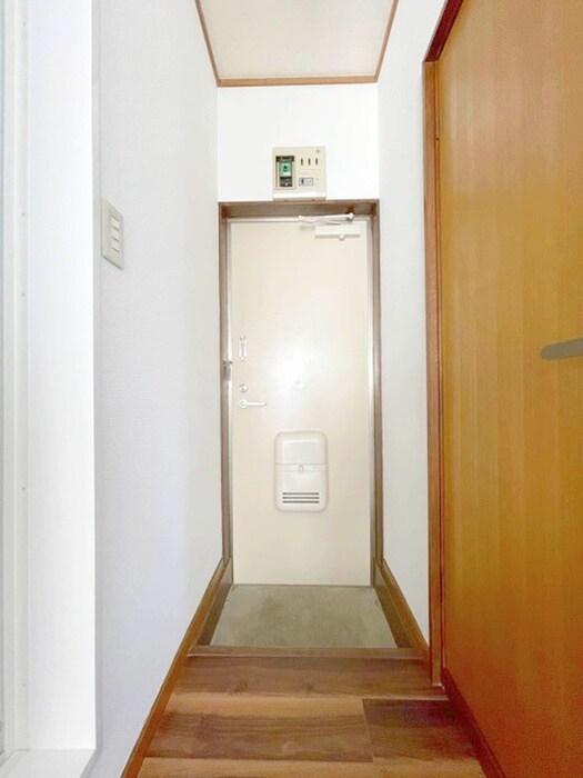 物件内観写真15　(玄関)