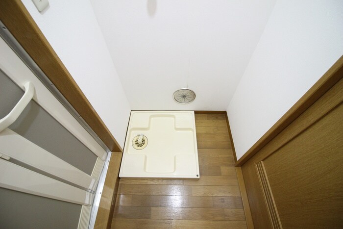 物件内観写真12　(洗濯機置場)