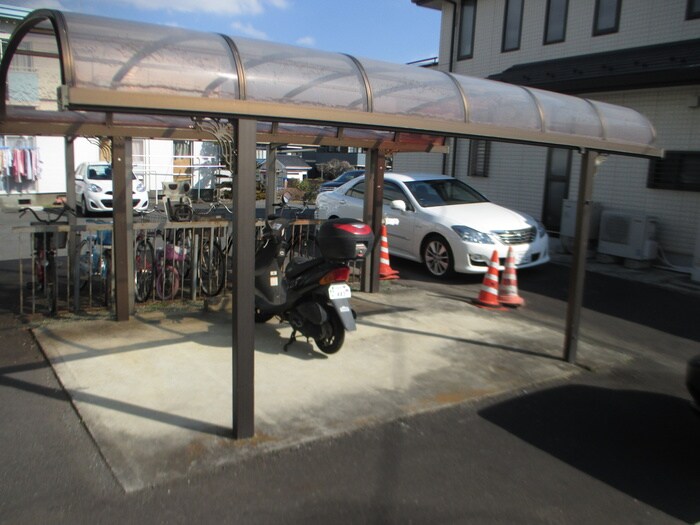 物件外観写真4　(駐輪場)