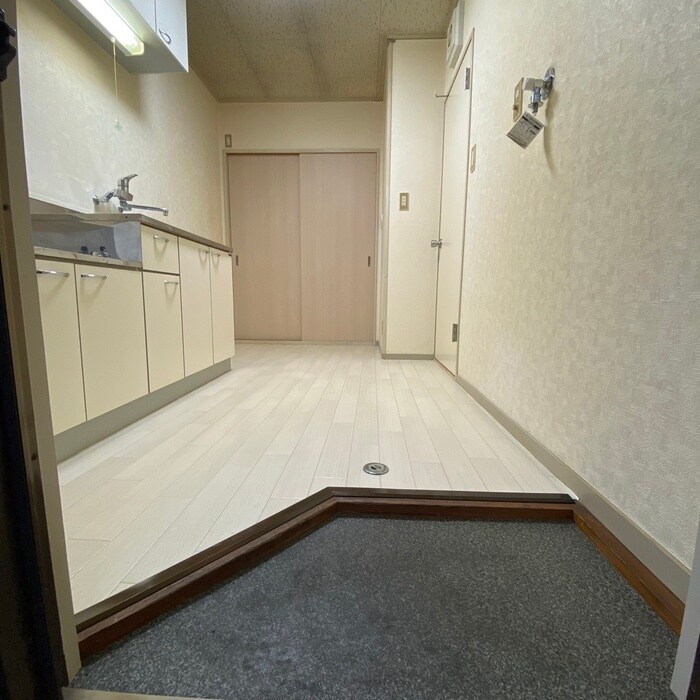 物件内観写真14　(玄関)