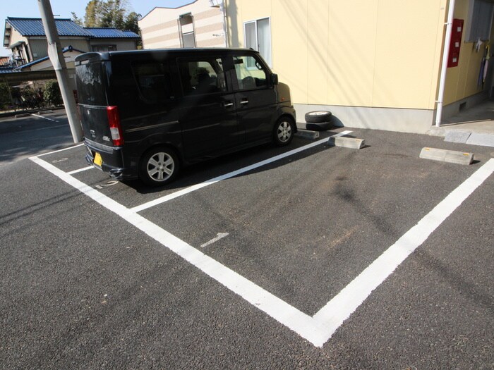 物件外観写真6　(駐車場)