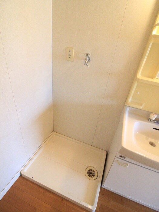 物件内観写真12　(洗濯機置場)