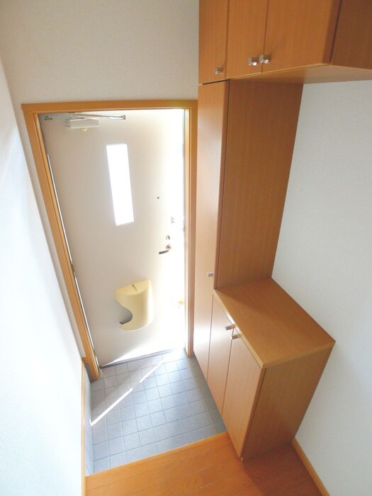 物件内観写真16　(玄関)