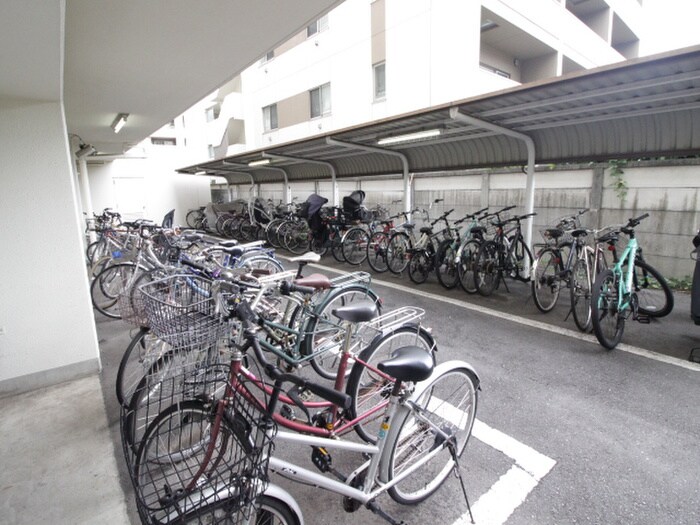 物件外観写真4　(駐輪場)