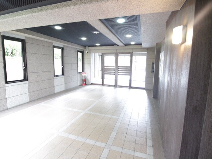 物件外観写真5　(エントランス部分)