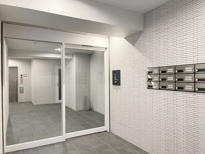 物件外観写真4　(エントランス部分)