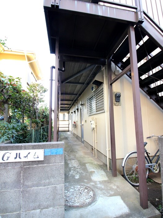 物件外観写真6　(エントランス部分)