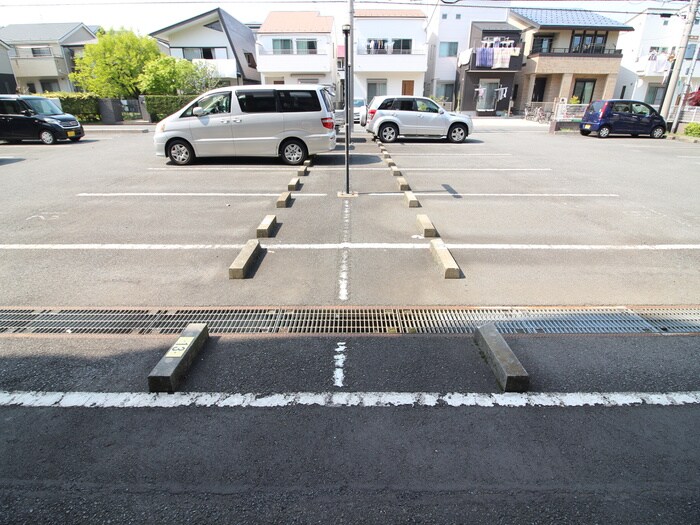 物件外観写真6　(駐車場)