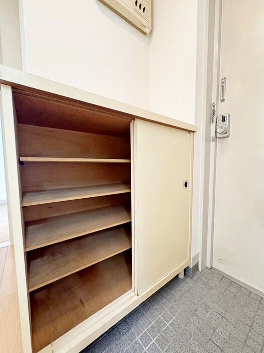 物件内観写真6　(靴箱)