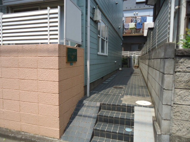 物件外観写真3　(エントランス部分)