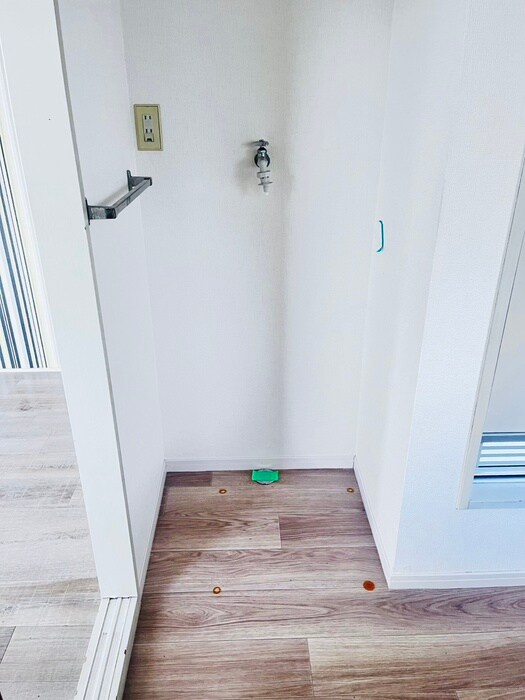 物件内観写真16　(洗濯機置場)