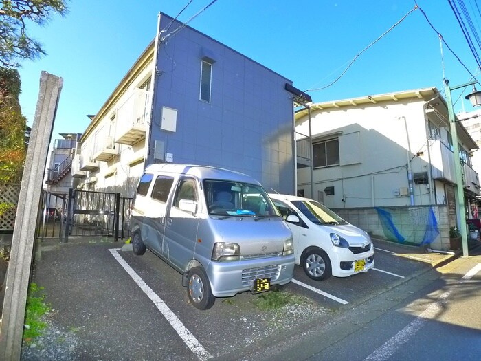 物件外観写真3　(駐車場)